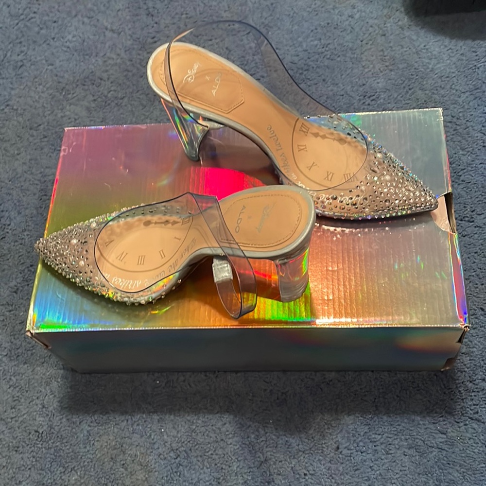 Disney x Aldo Strike Twelve, Size 5